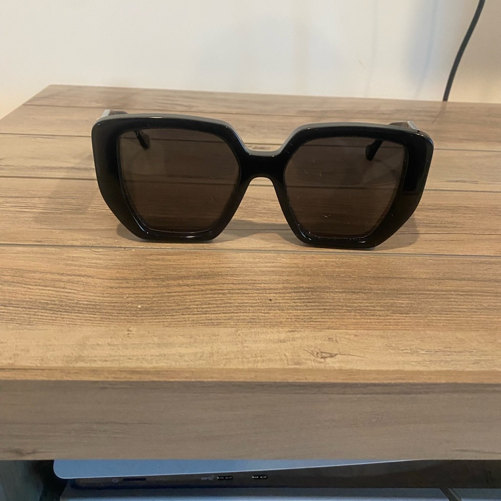 GUCCI Black Square Sunglasses